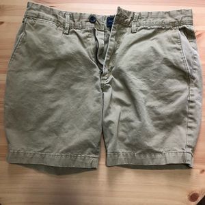 Gap Khaki shorts - Size 32